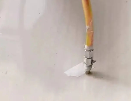 徐闻瓷砖空鼓维修公司专业解答在瓷砖铺贴过程中，如果使用的砂料过粗（如全部使用了粗砂），可能会导致以下问题